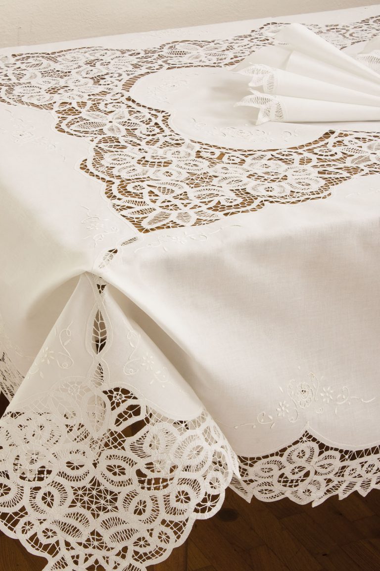 Alzata Vintage Amalia In Metallo Laccato Bianco - Due Plateau Ovali Con Bordo A Pizzo - 46x28x21.5 Cm