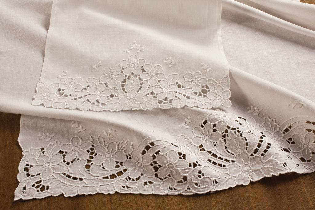 Centrini Rotondi Ricamati A Fiore - Set Di 2, 20x20 Cm, Bianco - Foto 6